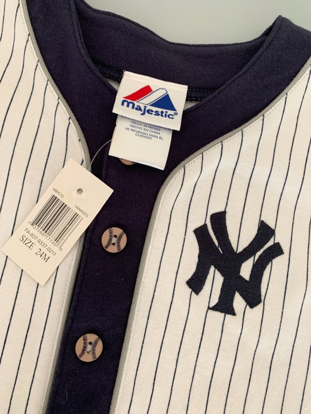 NWT NY Yankees Onesie 24 Months Official Merchandise - Picture 3 of 11